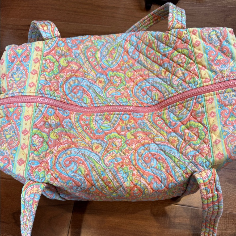 QK TANGIERS Quilted Duffel Bag in a Paisley Pattern - Picture 9 of 10